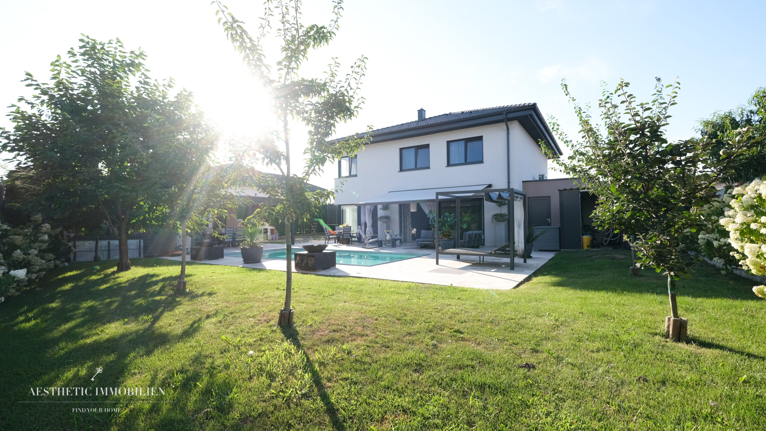 PUCKING - Exklusive Moderne 214 m² + 55 m² exklusiven Poolhaus