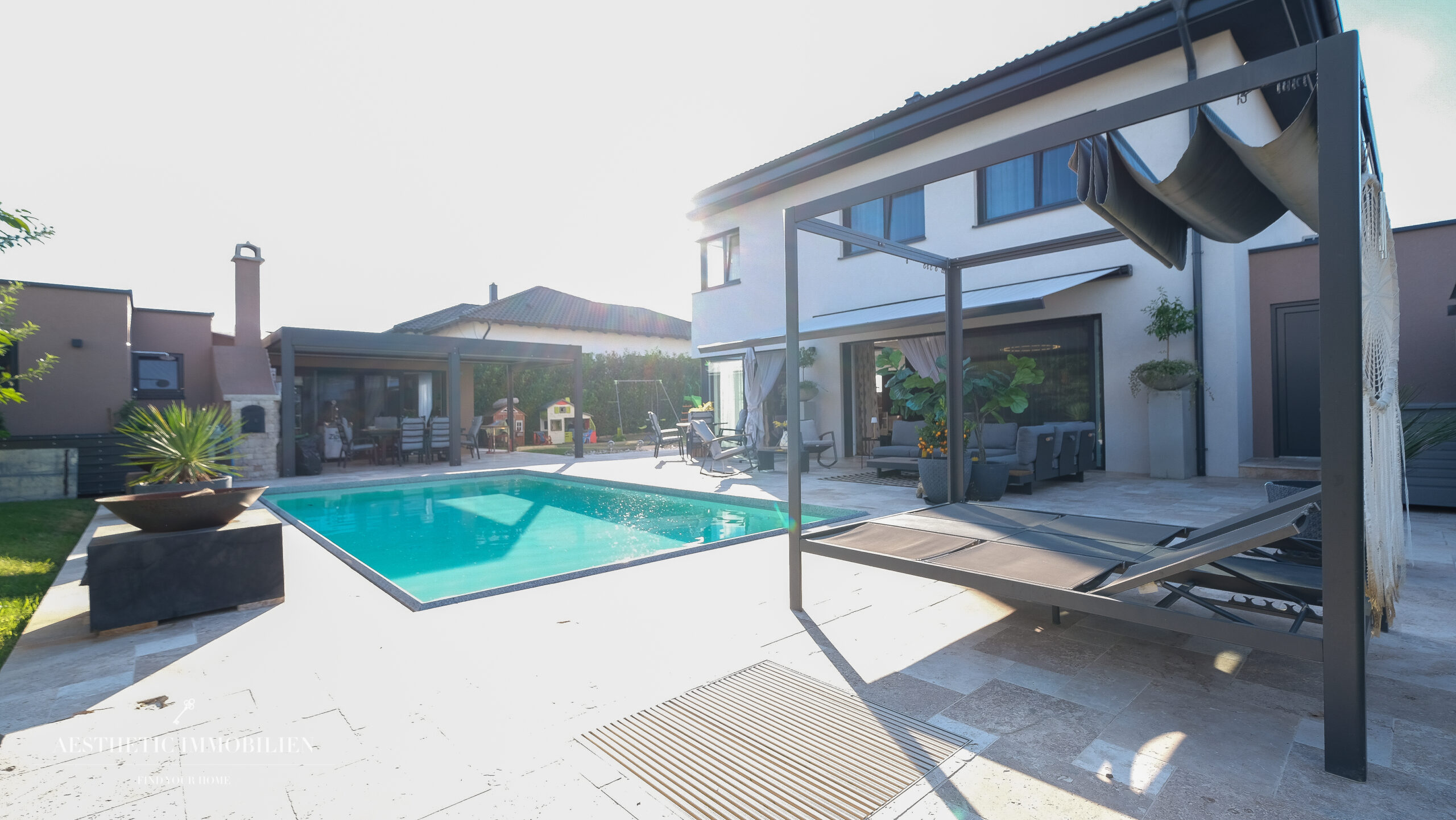 PUCKING - Exklusive Moderne 214 m² + 55 m² exklusiven Poolhaus